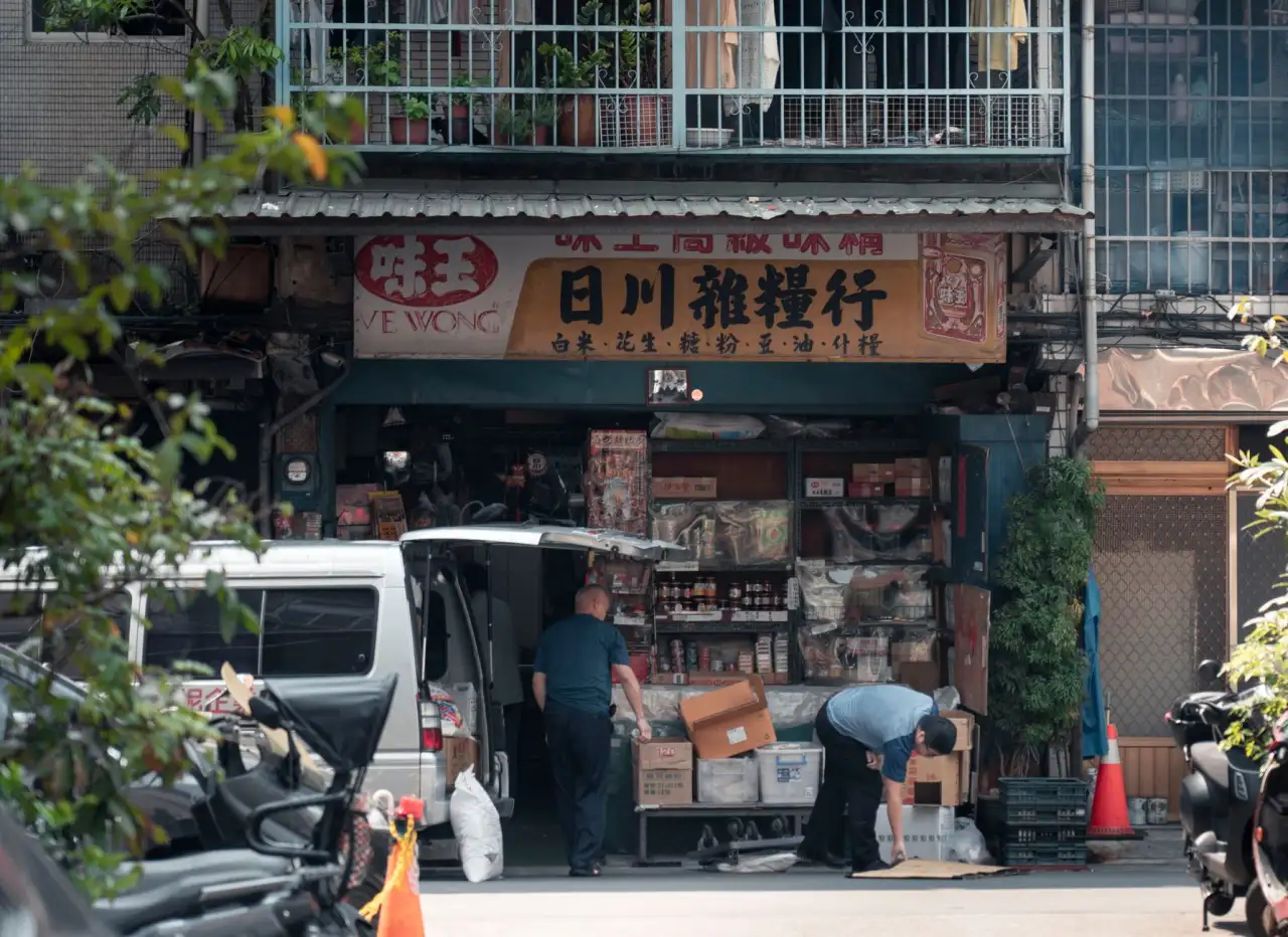 工业吸尘器与扫地机协同作业在工厂地面清洁中的技术要点解析